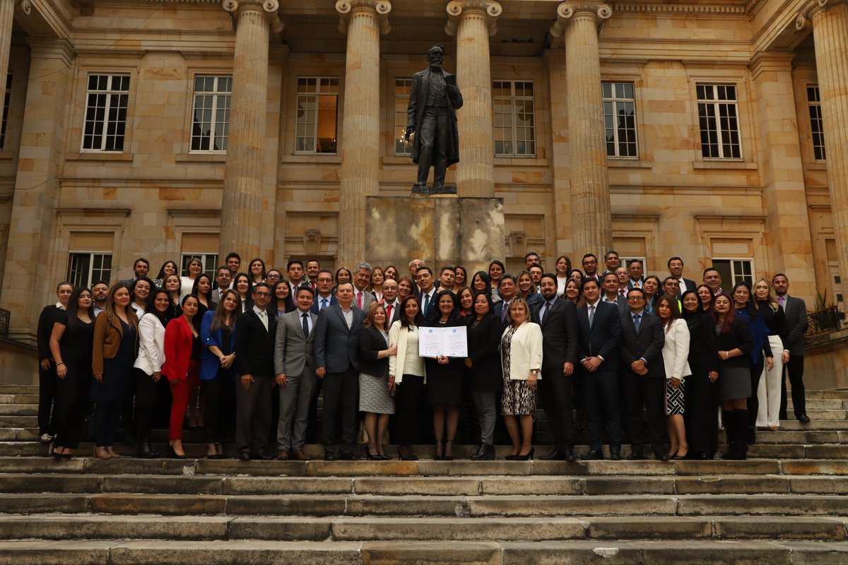 #Comunicado La Personería de Bogotá recibió del @Icontec  certificados del Sistema de Gestión de la Calidad y del Sistema de Seguridad y Salud en el Trabajo, bajo los estándares de las normas técnicas ISO 9001:2015 e ISO 45001:2018. bit.ly/2PHUeUQ