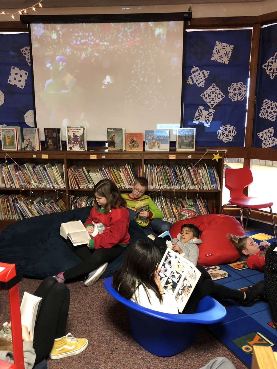 MrsH_HESLibrary's tweet photo. Who do I spy reading with our 5th graders? @HillendaleUCFSD @Phillies #HappyHillendale #phanaticaboutreading https://t.co/OPzDNG6wR0