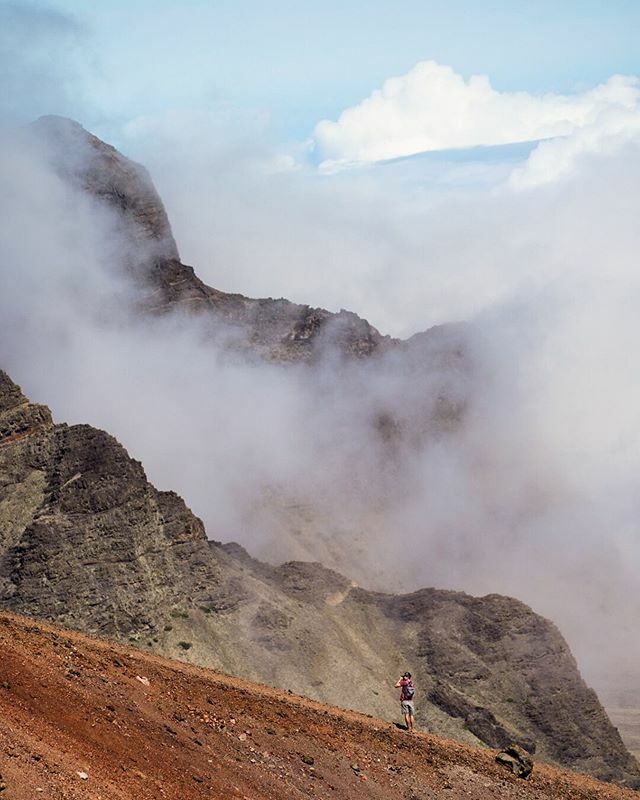 AaronDolan's tweet photo. Stranger on the edge of a cinder cone •
•
•
•
•
#maui #landscapephotography #mauinokaoi #landscape_captures #landscape_lovers #mauilife #EarthVisuals #roadtohana #beautifulplaces #snorklife #kihei #landscapelovers #kaanapali #welivetoexplore #wai… https://t.co/KW4nG3lMJj https://t.co/xZETB6VkgZ
