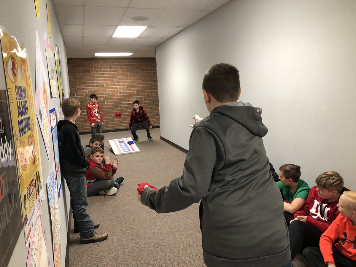 Mrs. Smith’s and Mrs. Fledderman’s classes are having a Language Arts family Christmas together with no electronics!  #BvilleBulldogs #Sixthgraderocks