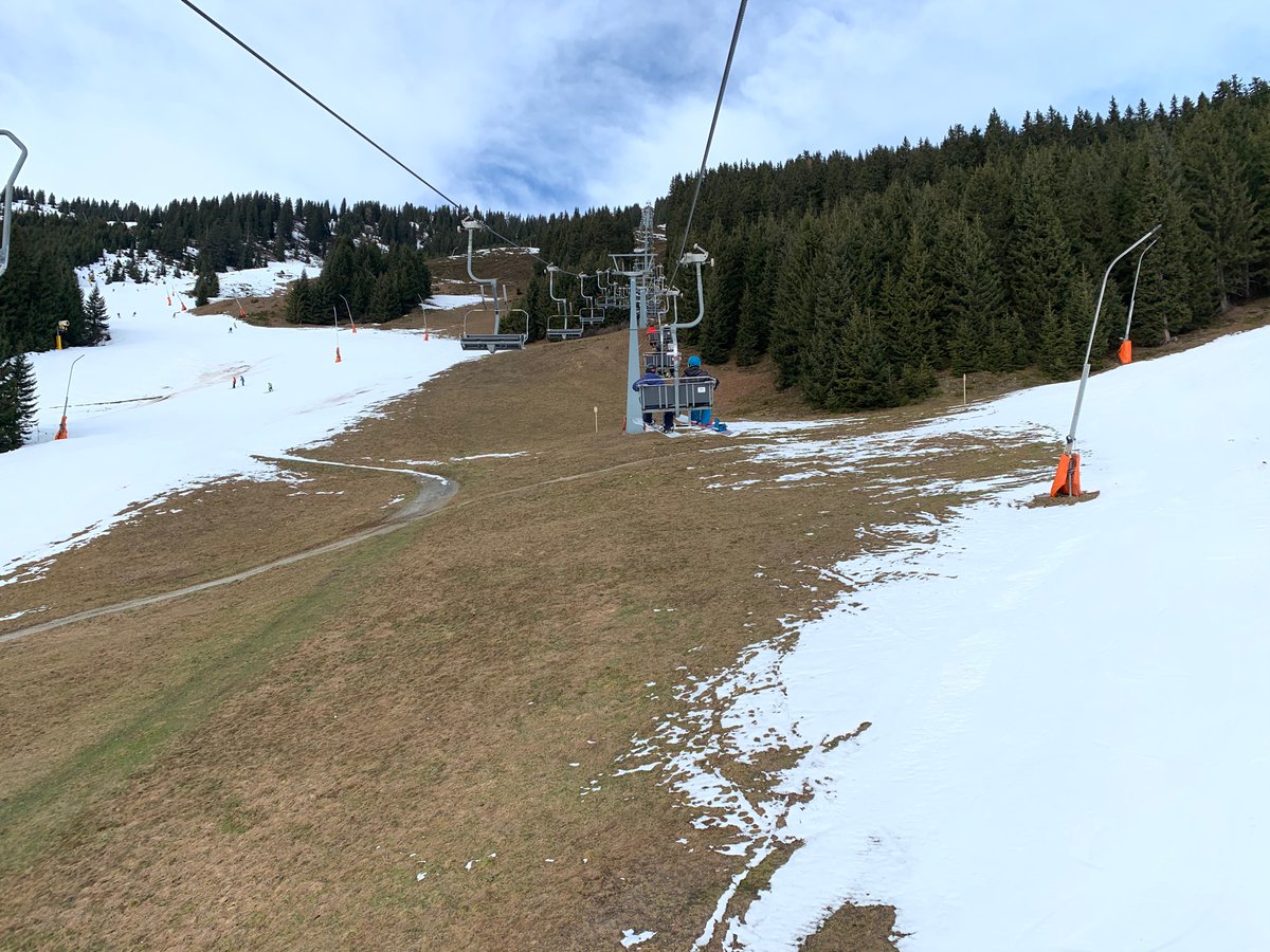 RAFSnowboard's tweet photo. The glacier was ⛔️ today so we went to Zell to do some performance turns.  Challenging conditions, ice/bullet slopes to slush! 🤞🏻 we get back to on the glacier 🏂 tomorrow. @InzpireLimited @AirTanker @QinetiQ @rafcharitable @RAFCentralFund @RAFSnowboard @rafwintersport https://t.co/NorLFyUjsk