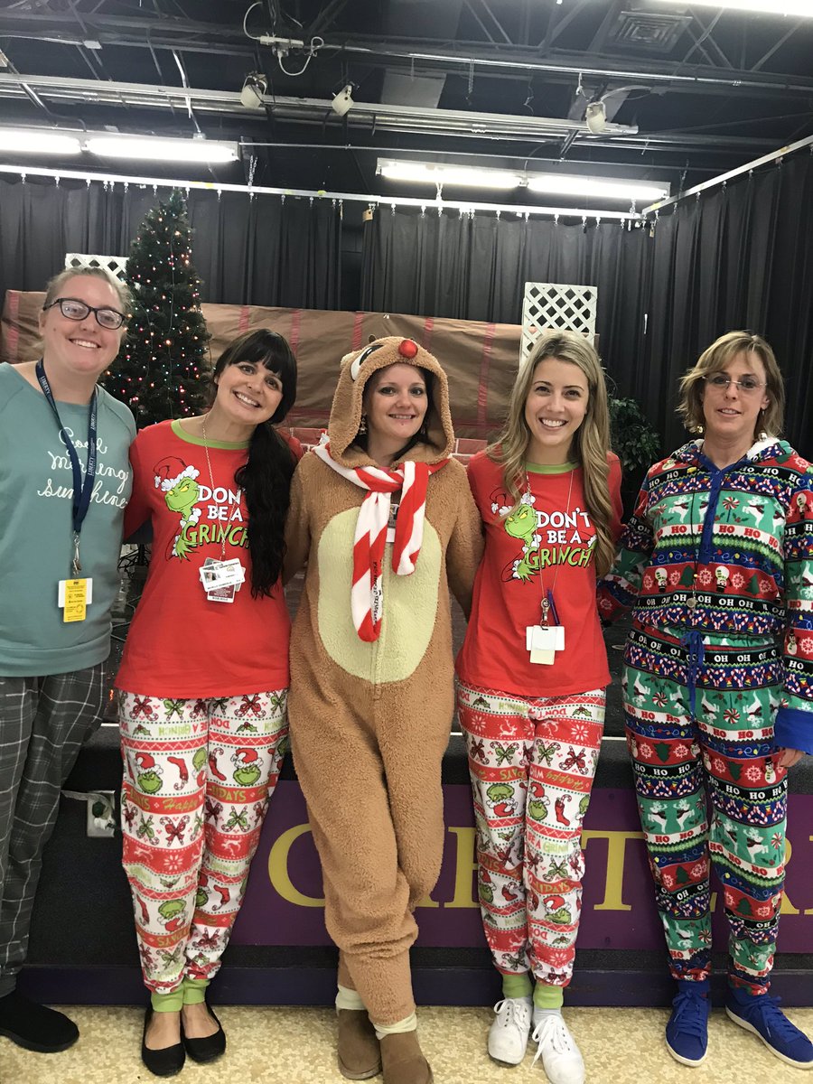 kim_chipelo's tweet photo. Merry Christmas from 1st grade ❤️ https://t.co/WpQ0YioCZ0