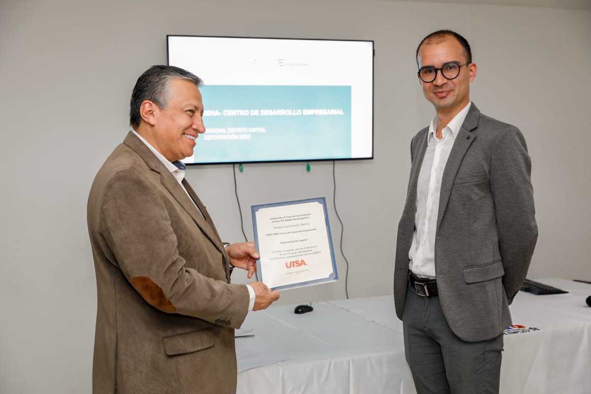 SENAComunica's tweet photo. #AEstaHora  La Universidad de Texas en San Antonio (Estados Unidos), certifica a las 33 regionales del SENA por haber cumplido con la implementación de los estándares del modelo Small Business Development Center (SBDC). #FondoEmprenderSENA https://t.co/1h5Qe7bSI2