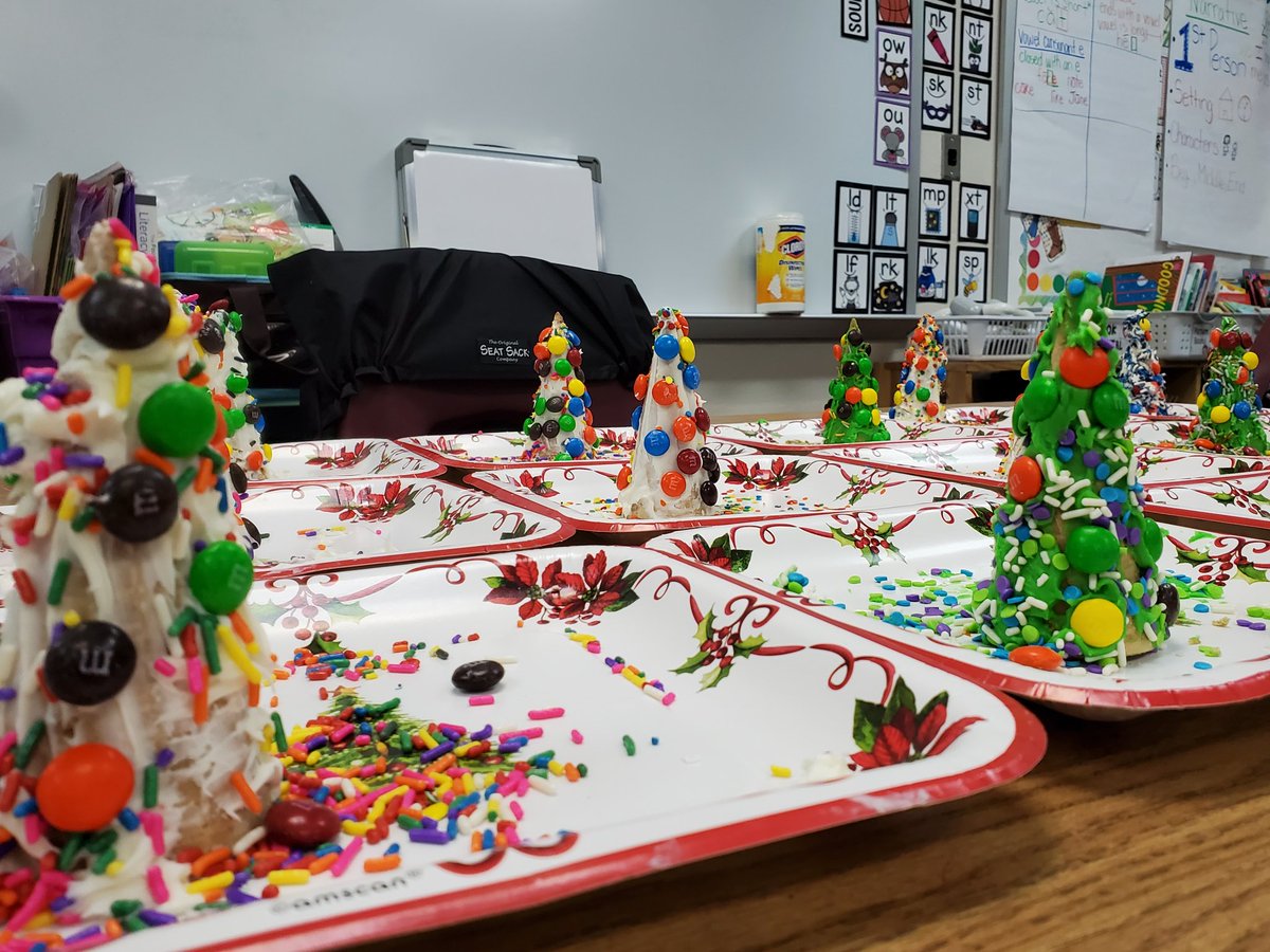 FinkErin's tweet photo. Party Day is the best!! #topelf classroom style!! @RenoElementary https://t.co/ZHEz7hJ4Lm