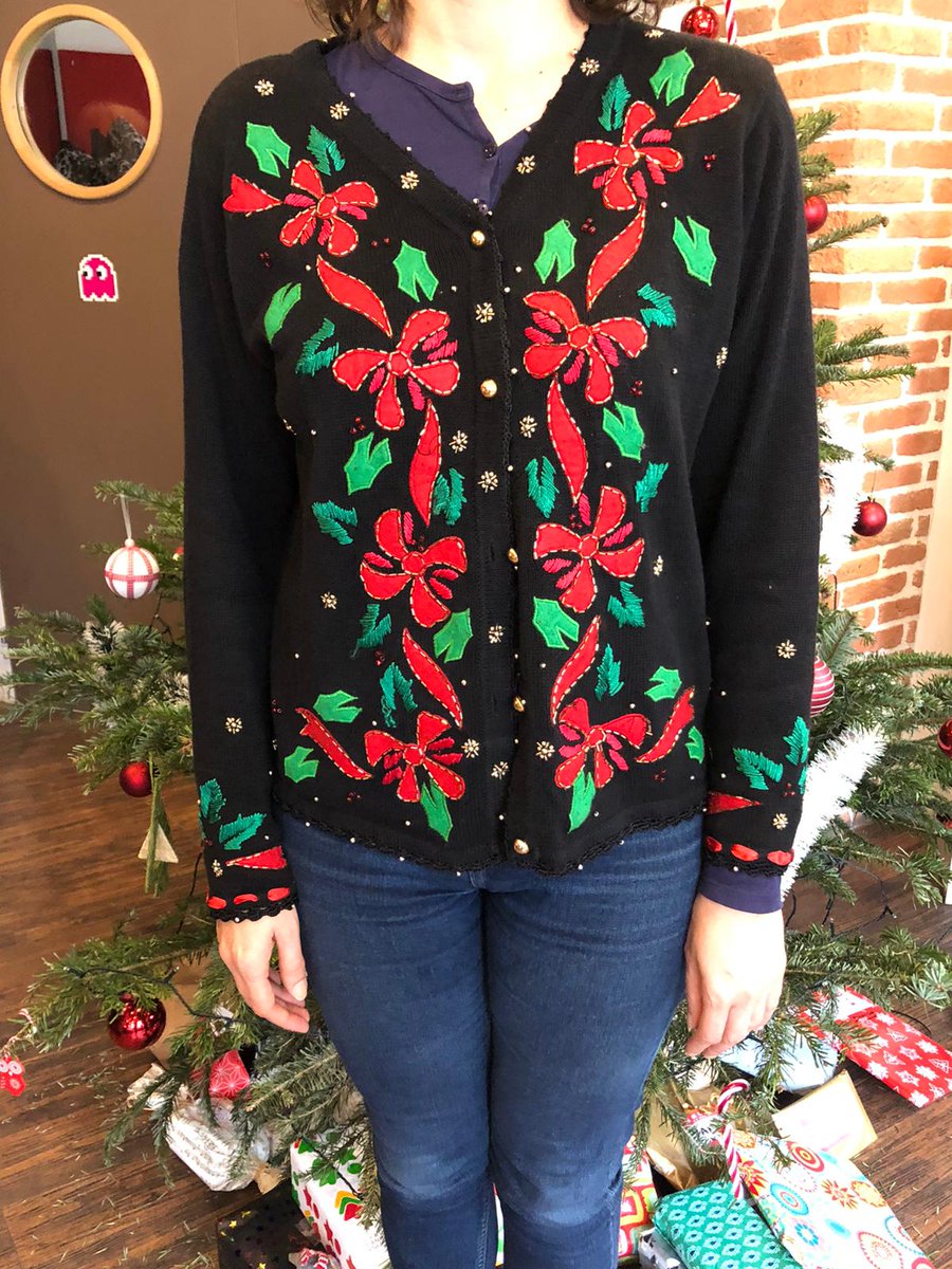 gandi_net's tweet photo. [1/2]
☃️🎄 C'est #Noël et c'est l'hiver alors chez Gandi on se couvre de cadeaux... mais aussi de pulls de noël !
D'après vous qui porte le pull le plus ringard? 🤓

🔥 Votez ici pour le 1,2,3,4,5 ou le 6 !

#LifeAtGandi #ChristmasJumperDay #pullmoche #pulldenoel #MerryChristmas https://t.co/KiQZpzciVb