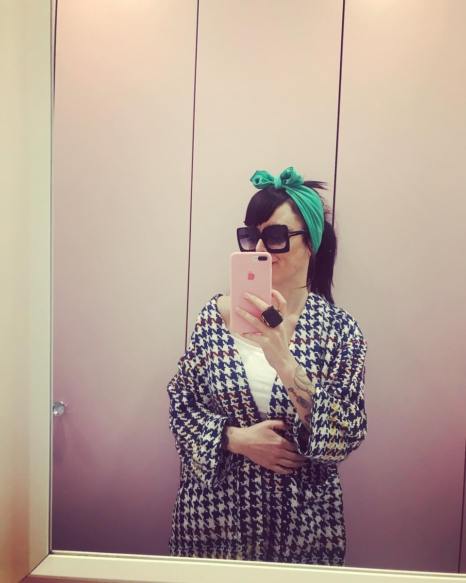 Último día para ir a verme al teatro y ya el domingo calculo que sabré que ponerme. Es el día 22, así que quedamos en que si no os toca la lotería os toco yo. 
microteatro.es