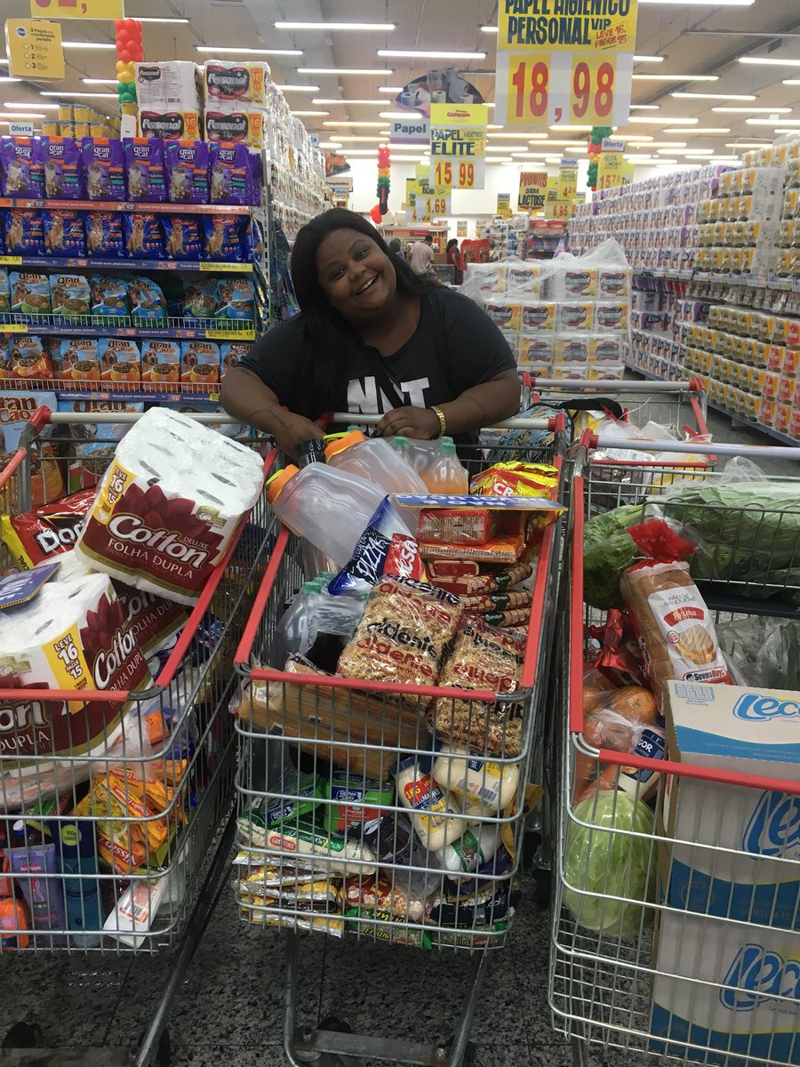 mc_caroloficial's tweet photo. 4 carrinhos de compras pra Natal e Ano novo com o dinheiro dos meus shows vazios 🤣🤣🤷🏾‍♀️🤑💰 https://t.co/FnPp2kgLFv