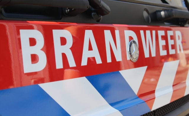 Bewoonster ademt rook in bij keukenbrand in Hengelo .