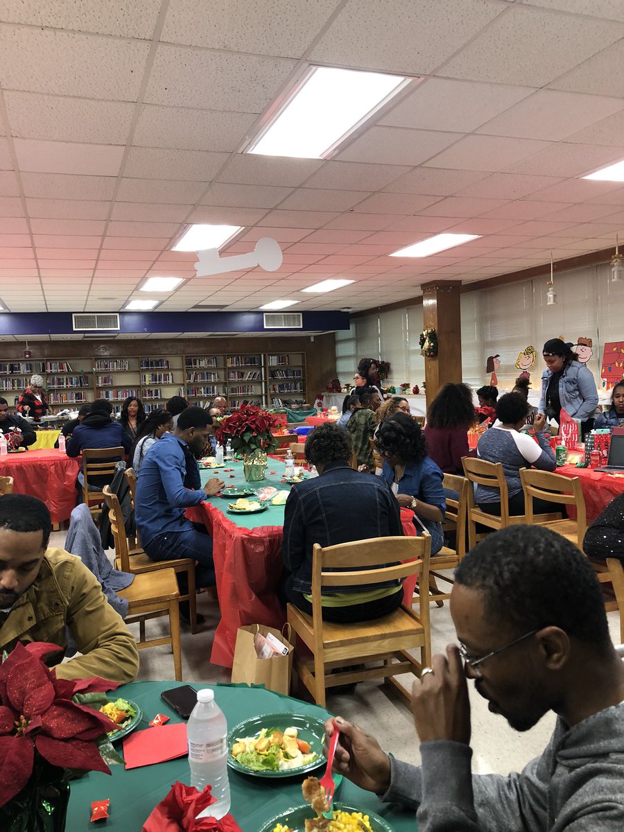 petecarter3's tweet photo. A great time with great people! What a way to close out 2019! See you in 2020 @KeyMS_Cougars! 💜💛 #StillgottheKey @TeamHISD @STFullmighter https://t.co/sYQwkNUX2U