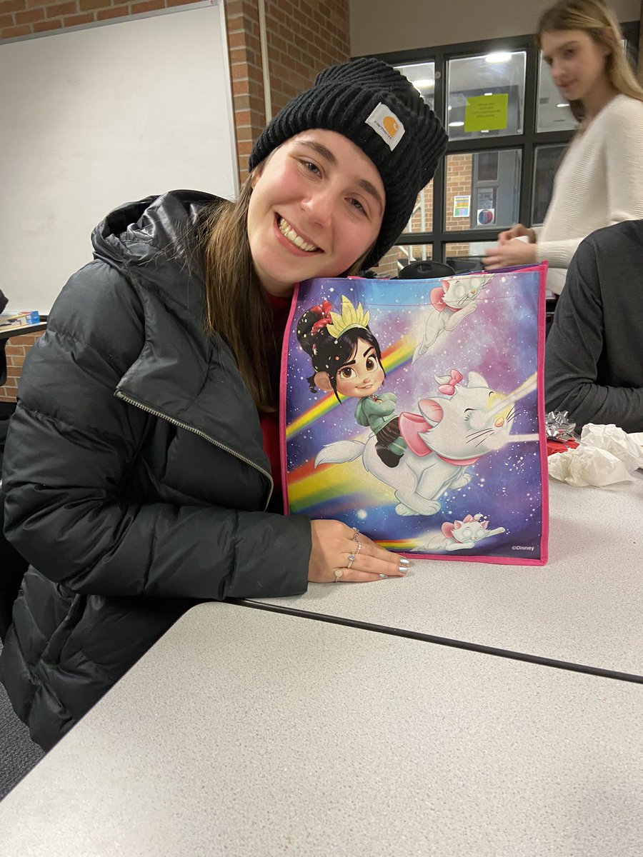 ROHSiTeam's tweet photo. Photos from the @ROHSiTeam gift exchange. 👍😄 #rohsiteam #rohsilab https://t.co/fGslFi915o