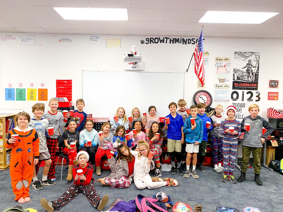 RuesCrew's tweet photo. Happy Holidays from Rue’s Crew! @PLPLowerSchool https://t.co/lcyzZDQBe4