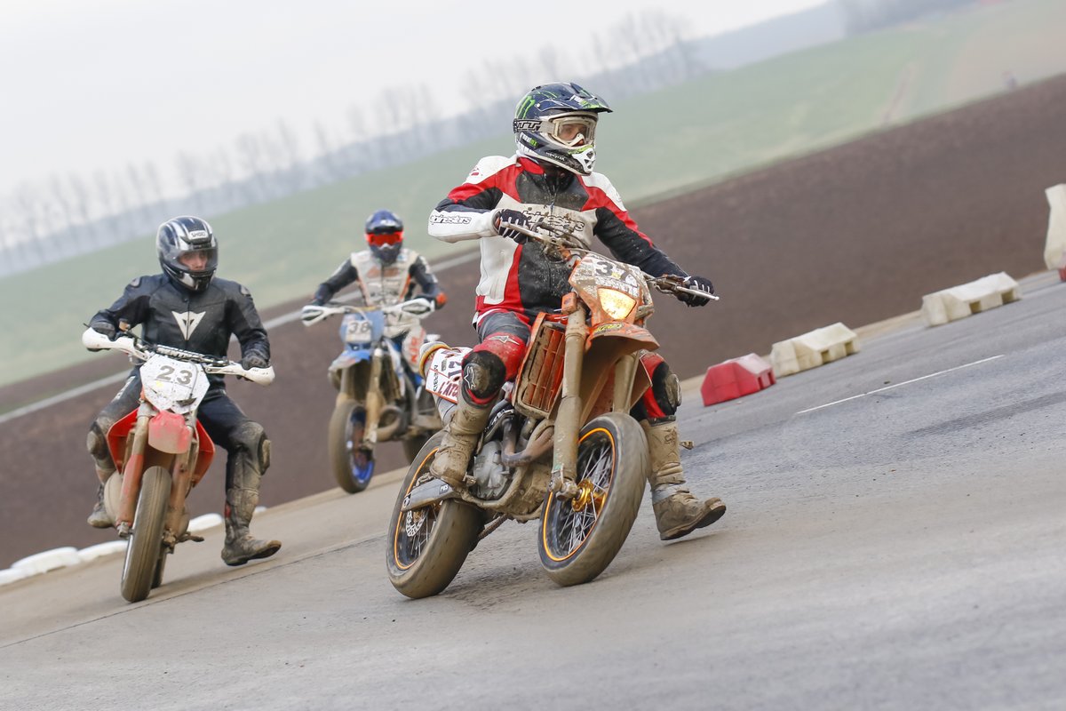 Après deux premières dates SOLD OUT, le prochain trackday #supermoto &amp; #quad du RUMESM aura lieu le 12 janvier. Inscrivez-vous vite avant qu'il ne soit trop tard 😉 bit.ly/2PFWlII