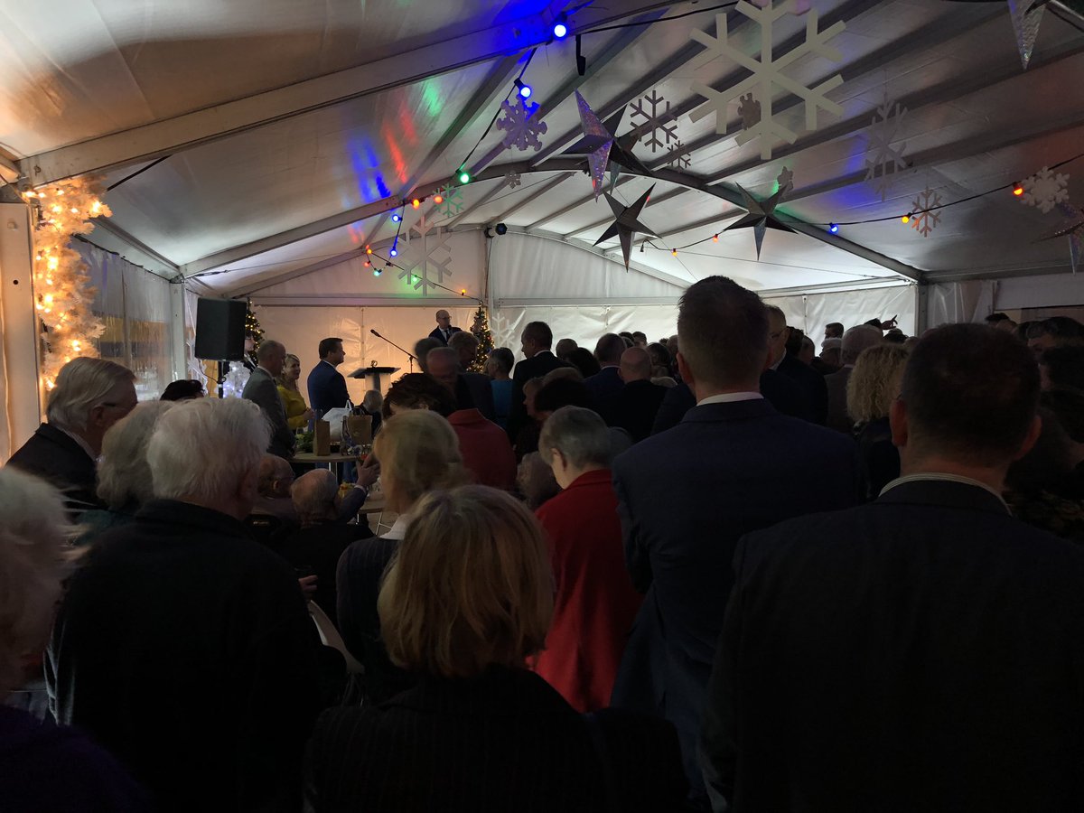 Onno_Falkena's tweet photo. De #tinte fan it #personielsfeest fan @provfryslan is te lyts foar it #ôfskie fan @fnpfryslan-deputearre @johkramer. Yn ‘e tinte (fergader-)#boeren, #steateleden, #boargemasters, (âld-)bestjoerders, FNP’ers en oar losrinnend #folk. https://t.co/oMRwyJdgCr