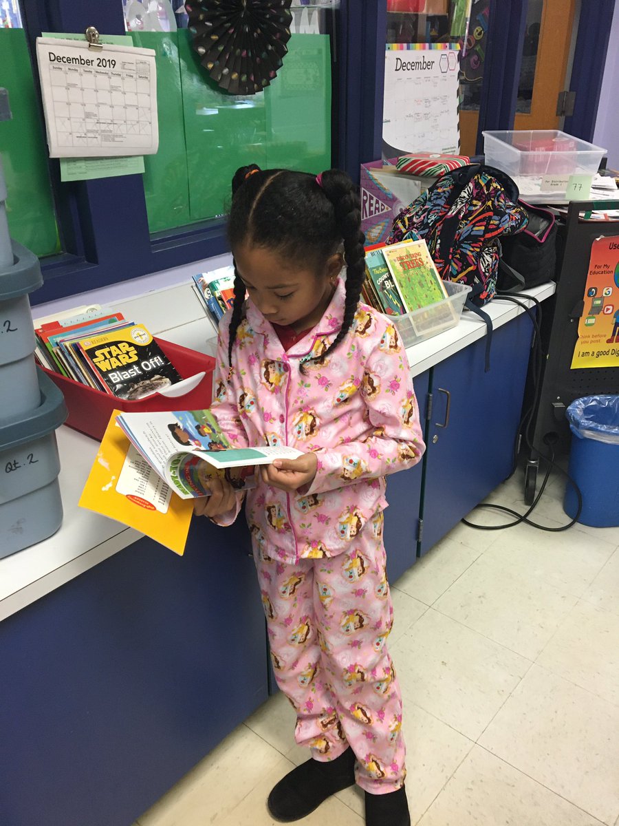 MrsShafferReads's tweet image. Thank you Bushy Park for your generous donation of over 400 books!  Our students were able to take home new books for winter break !! #kindnessmatters #literacyimpact #wearerunningbrook @hcpss_bpes @hcpss_rbes @PrincipalAJE @hcpsselemla
