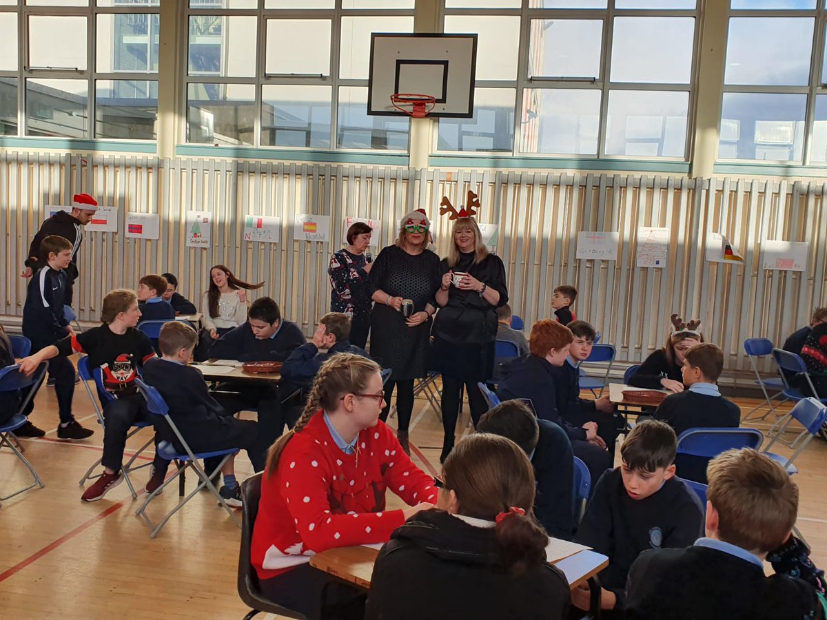 SStiofain's tweet photo. #Bliain 1 @ScoilCC_Rua #Ceiliúradh #IsíAnNollaigí  #Dúchas #Cultúr #Gaeltacht 🎄🧡🎉 @ScoilCC_Rua https://t.co/bVIIsV5qv6