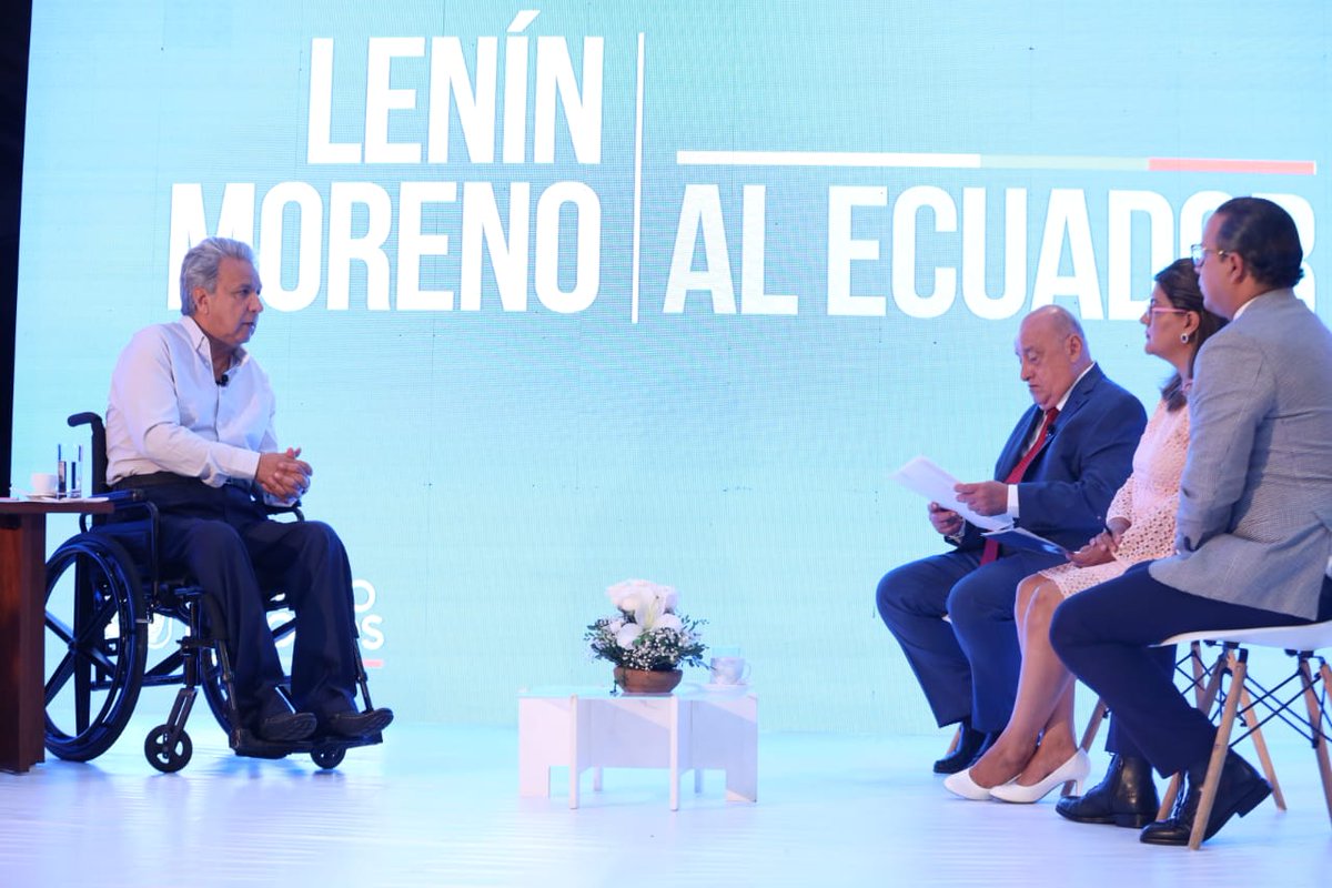 Lenin's tweet photo. Con @aernacional1 conversé sobre la gestión de #ElGobiernoDeTodos y el trabajo que hacemos para entregar un país mejor que el que recibimos. Nuestras decisiones son las adecuadas para generar equidad, prosperidad y oportunidades. ¡Viviremos un 2020 con buenas noticias para todos! https://t.co/hvs5BFWzzI