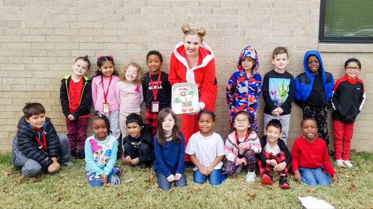 LMLkinders's tweet photo. Our gingerbread man is decorated...I sure hope he doesn't run away and get loose in the school! #kindergartenteacher #kindergartenlife #christmas #gingerbreadman @CFISDEmmott https://t.co/G8Ez8j0uM9