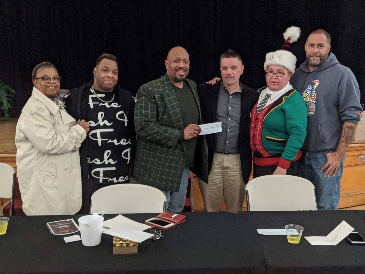 Nmrsd2's tweet photo. Wednesday the. IMPERIAL. COURT de SAN DIEGO gave $2,000 to a CLINIC in TIJUANA that helps LGBTQ refugees from CENTRAL. AMERICA....a few months ago $10,000. When it comes to our LGBTQ family there are NO borders as we are a. Global COMMUNITY 🌎 68 countries Execute or imprison us https://t.co/gmAmb6f0a4