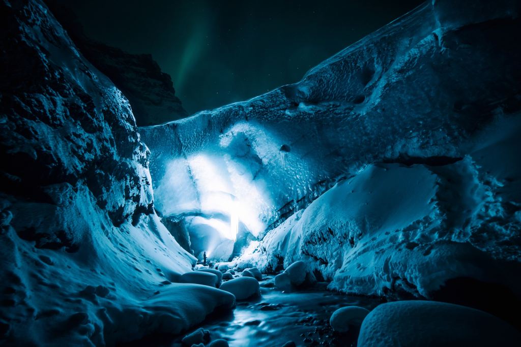 M_LRalph's tweet photo. A Grinch-y Cave https://t.co/GrHlUS1xXX https://t.co/ctYJbiamZ8