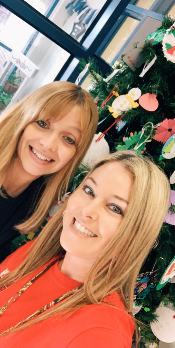 Tree Selfies! #SWElfontheshelf