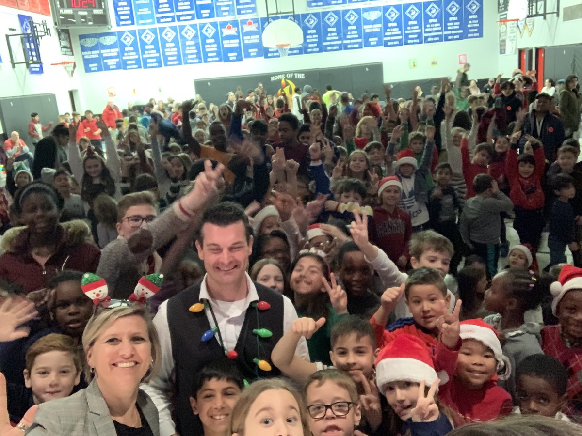 DpAssisi's tweet photo. SFA Flames 🔥 say farewell &amp; congratulations to ⁦@FalcioniMf⁩ ⁦@sandra_donaghue⁩ &amp; ⁦@DpAssisi⁩ will miss you more than words!! ⁦@misssouthdpcdsb⁩ is blessed to keep you ⁦@stjeromedpcdsb⁩ is blessed to have you!! https://t.co/IZYWnbIGVa