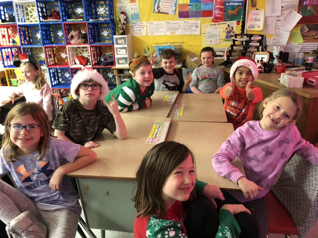 TillotsonH's tweet photo. Second graders studying about Kwanza. @BCBraves @LkruegerKrueger https://t.co/Alt3teU3KT