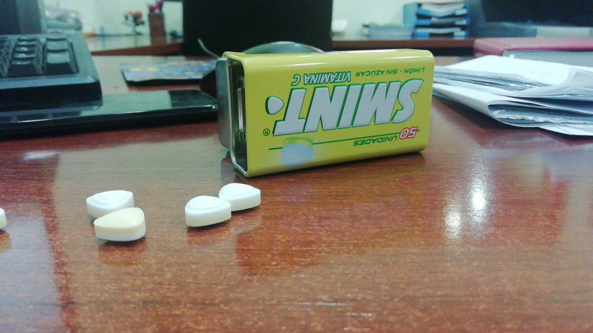 Como comerse un bote de caramelos en 50 minutos.
1 ten un día de mierda
2 deja a la ansiedad asumir el control de tu vida
3 compra caramelos de limón
4 masticalos como si te fuera la vida en ello