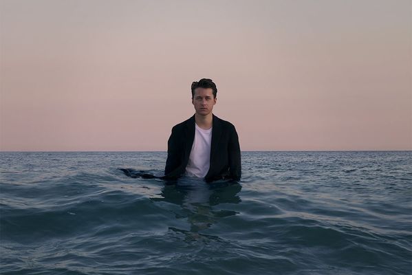 RumEkhtiar's tweet photo. Keeping with my theme of “it’s the holidays but stay calm,” my #SongOfTheWeek is the trancey “Fin août (Yuksek remix)” by Tim Dup. Crank this up to avoid panic during your last minute holiday shopping and check out the full #RumAndCo playlist here:
https://t.co/dSwuWUcDws https://t.co/SFtSswv0nt