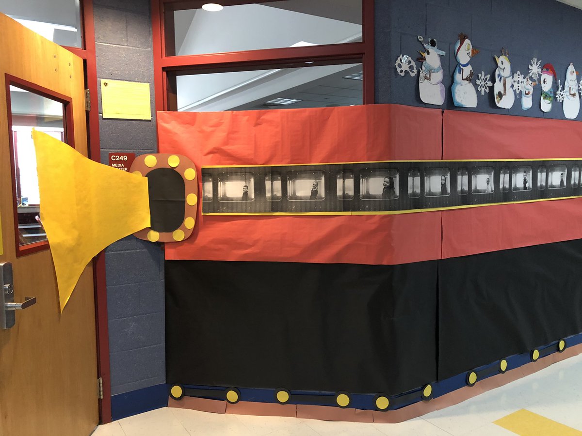 SeekonkPS's tweet photo. Students at #MartinElementary are treated to a reading of The Polar Express #SeekonkPS https://t.co/dEygMzVme4
