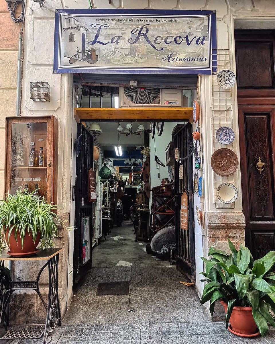 Here's a little shopping tip; after working up an appetite shopping, you can grab a bite to eat at La Recova. Just another thing to do at TRYP Malaga.