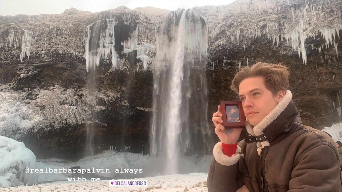 _giiromero's tweet photo. Dylan Sprouse está en Islandia sin Bárbara, y llevo una pequeña fotito de ellos juntos y se fotografía en lugares geniales con ella, dios mío es todo lo que está bien😭❤️ https://t.co/v7UPtUFnRT