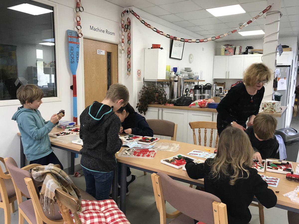 buildingjoyuk's tweet photo. Christmas special workshop earlier in Dec 🎄🎄  

Our builders had lots of fun together!! All our little patient builders were so smart and managed to complete their Christmas train project at the end. Excellent! 👏

#buildingjoy #cambridge #legotrain #christmas #learnthroughplay https://t.co/rxLSb6o7wP