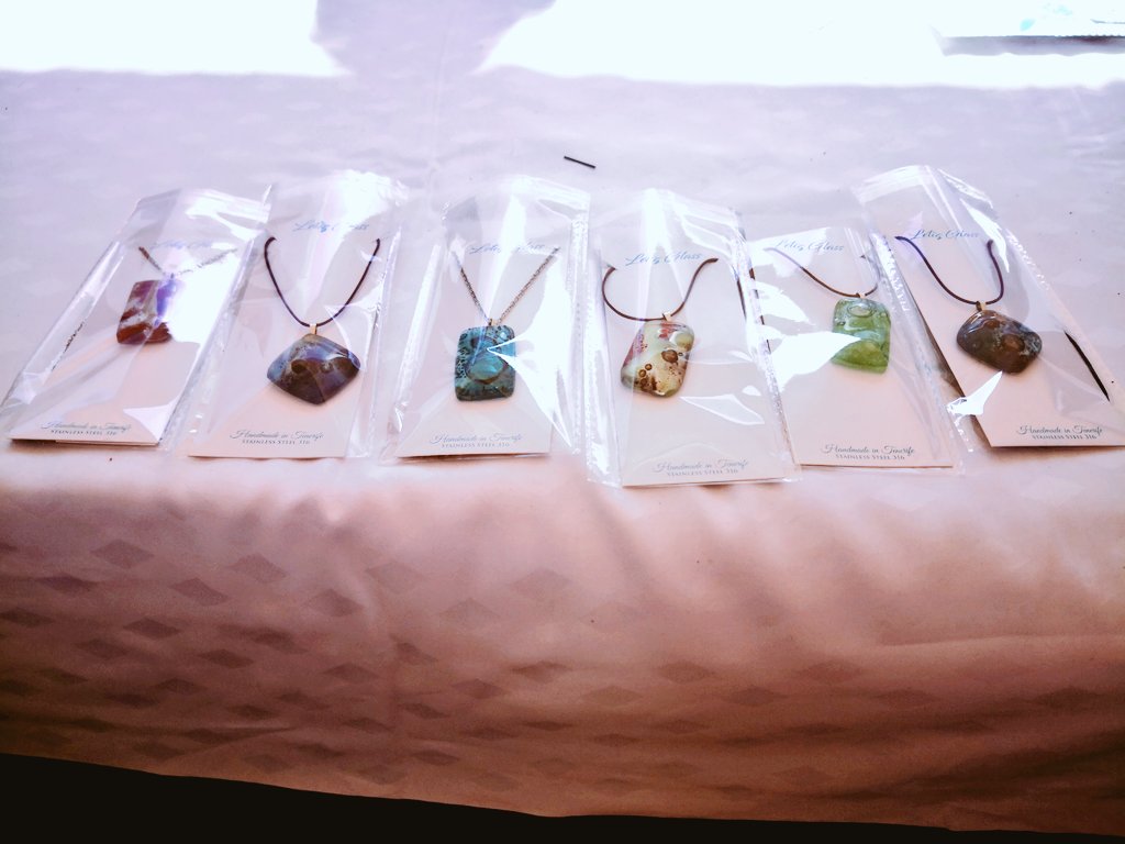 MelanieHaase8's tweet photo. Artists!! Look what artists our guests !! Amazing handmade glass pendants #diamondresorts #RoyalTenerifeCountryClub #diamondexperience #tenerife @NoemiG_RC @Rtccsvc_luisa @DeliaHe34898005 @MilaRtcc @Adancporter https://t.co/kjLkq7KzFi