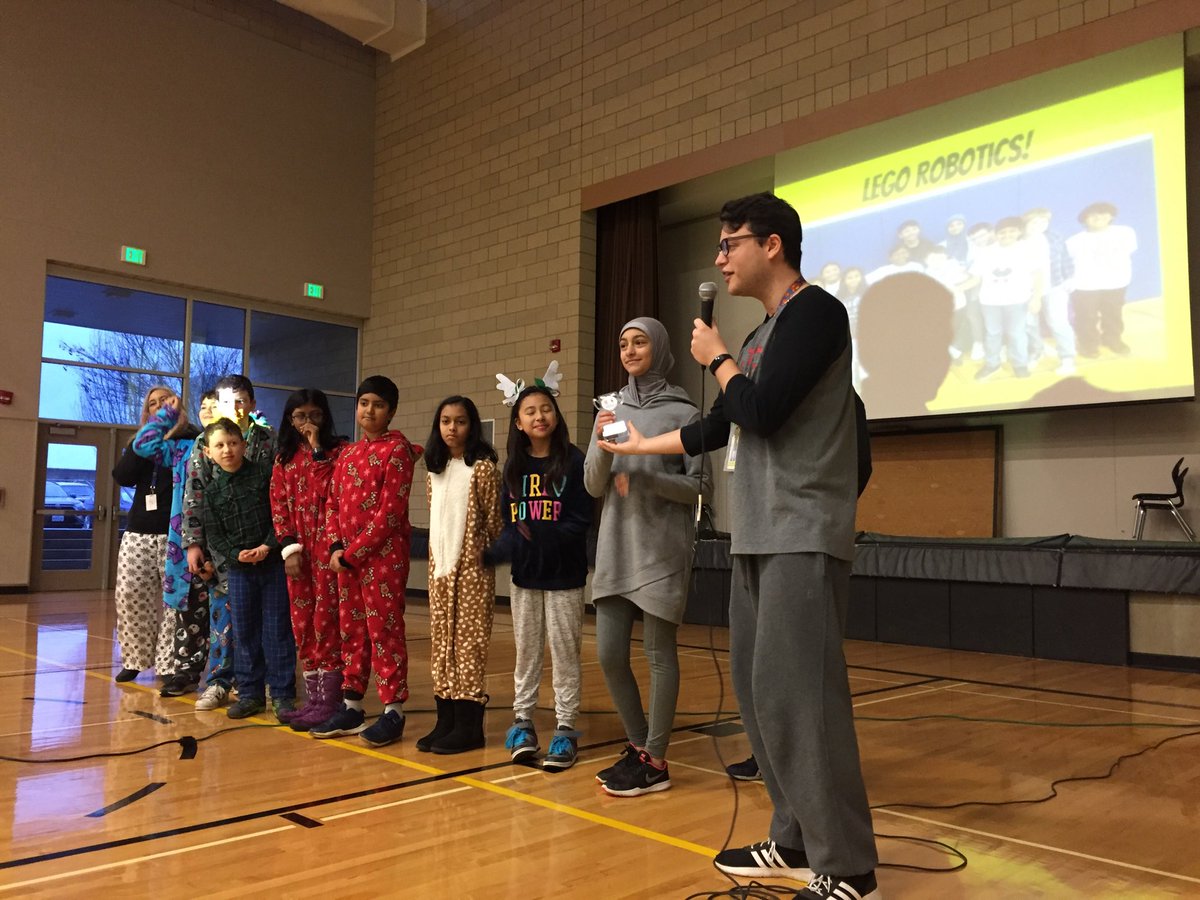 MrBsBrainiacs's tweet photo. Congrats to ⁦@QuatamaSTEAM⁩ LEGO robotics team for a great year! ⁦@JamminJoneses⁩ https://t.co/98SOSKXZf2