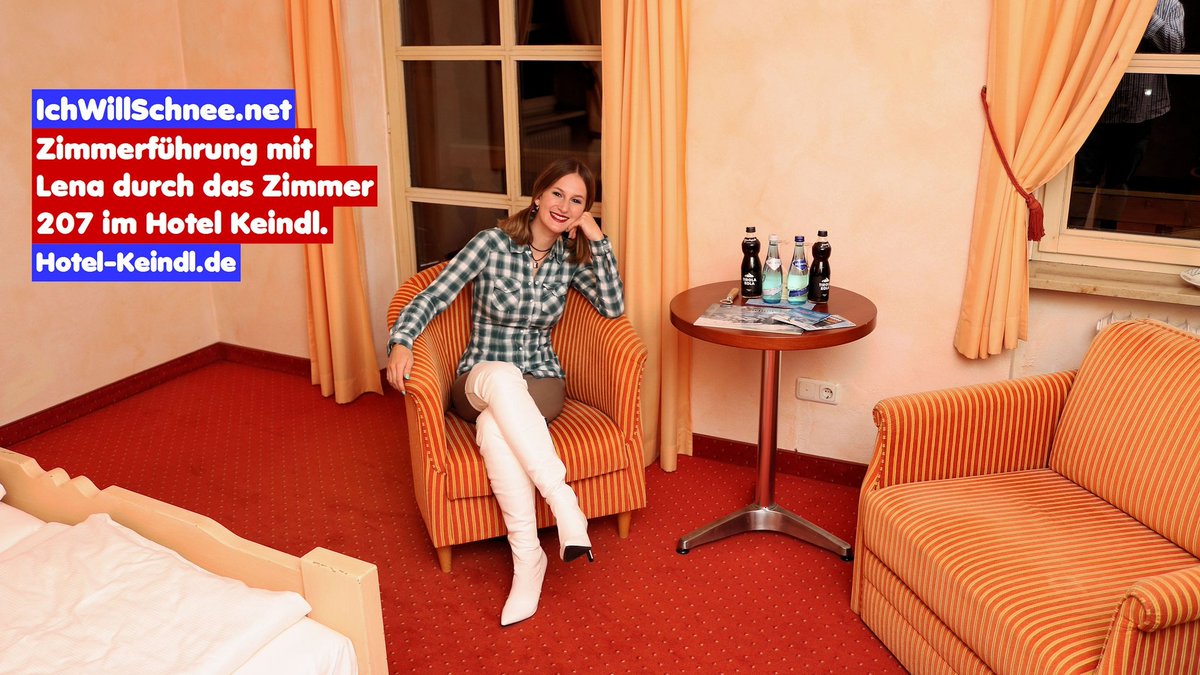 LenaIWM's tweet photo. Heute gibt es eine weitere Zimmerführung aus dem @hotelkeindl von einem Zimmer im Haupthaus.
https://t.co/LhvctaUQKo
Kisses Lena (LA) 💚💚
#ShinyLena #IchWillSchnee #Winterwonderland #schnee #winter #lackleggings #Highheels #overkees #Zimmerführung #TirolaKola https://t.co/LsyW1Fs5jQ