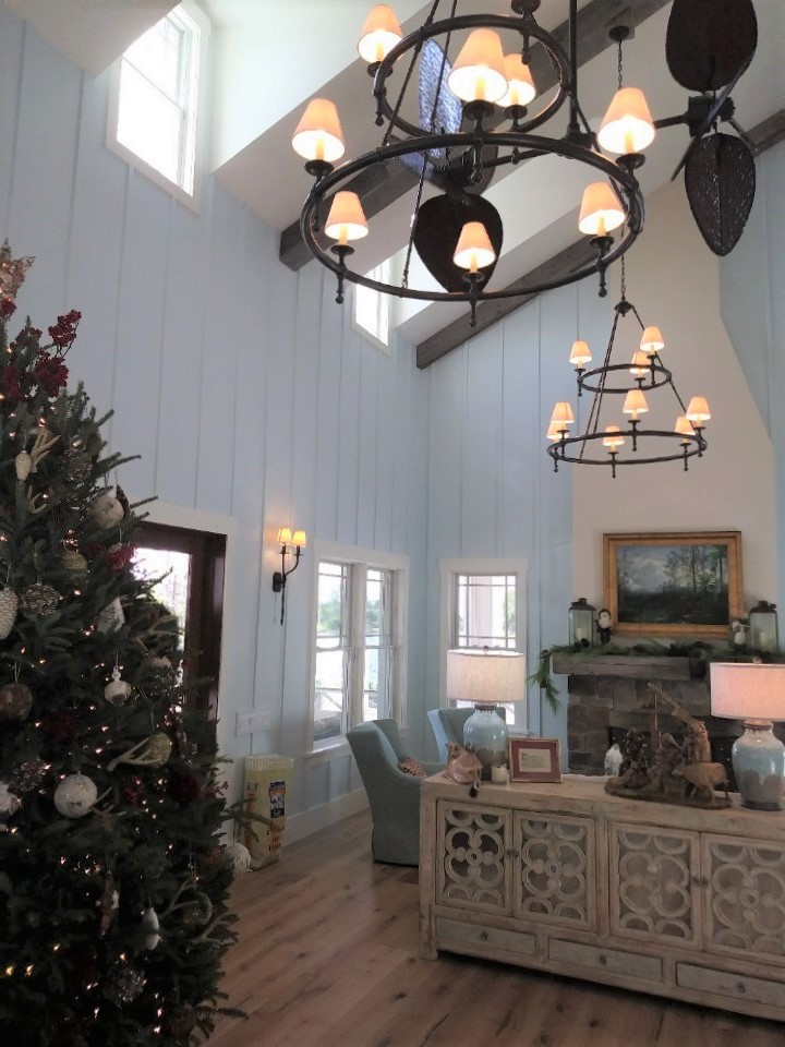 SynergyHomesFL's tweet photo. We are loving the high ceilings in this #customhome we built. Plus they allowed plenty of room for the perfect #Christmastree!
#CustomBuiltHome #HomeBuilders https://t.co/2F6NOT9mRz