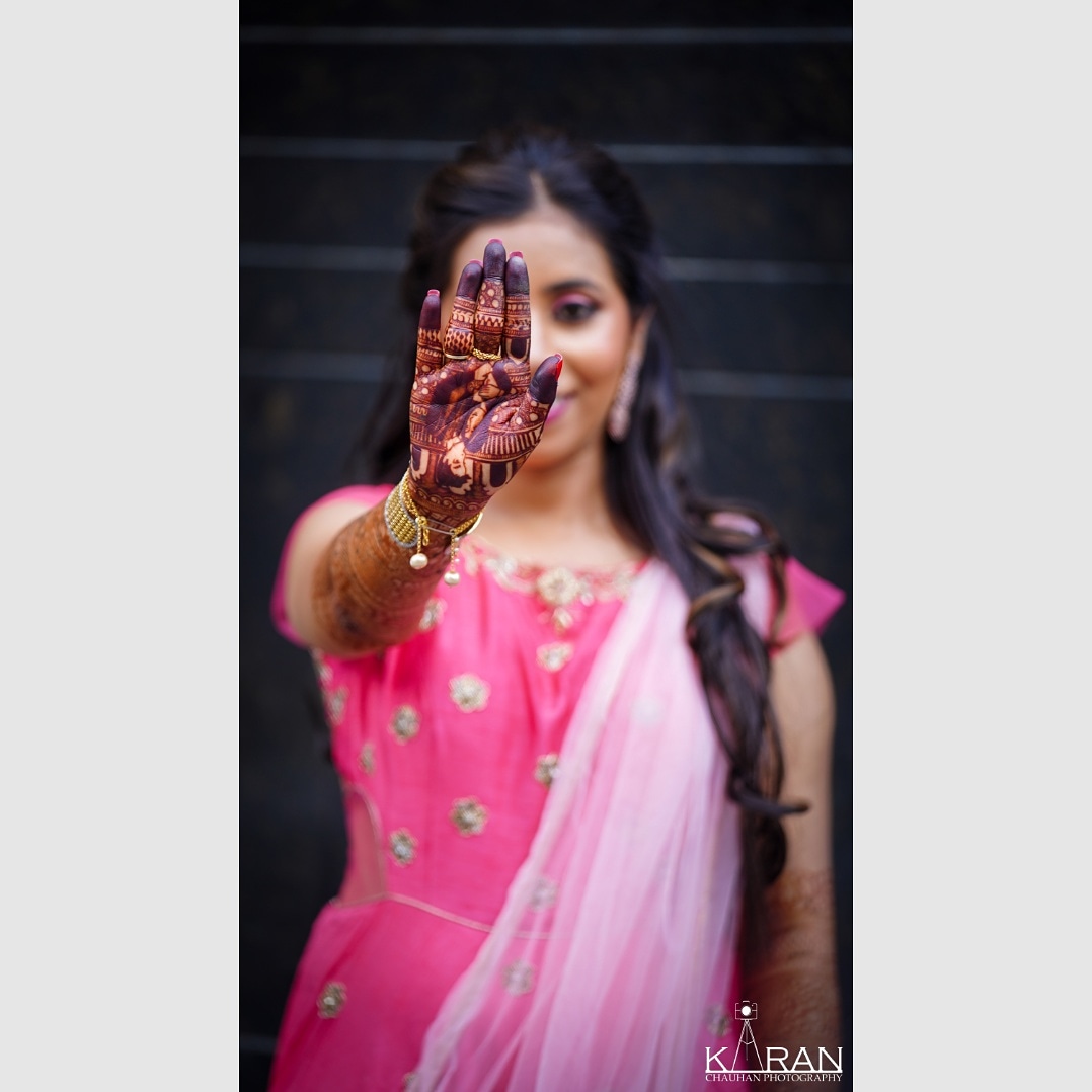 #mehandi #mehandidesign #bride #bridetobe #pink #lehanga #smile #happy #weddingshoot #weddings #engagement #sangeet #makeup #weddingzin #weddinginspiration #weddingrings #makeupartist #portrait #sony #sonyalpha7iii #photooftheday #photography📷 #Twitter #karanchauhan_photography