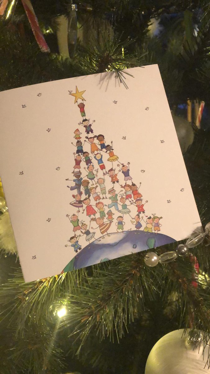 BenjaminsJens's tweet photo. Eén dag in de wolken geeft je een zalig gevoel. Zo wensen wij jullie 365 dagen toe. Vrolijk kerstfeest en een gelukkig nieuwjaar! @UNICEF @UNICEFnl https://t.co/XsSXdSVY0g