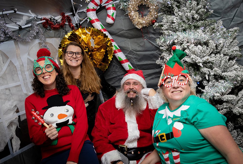 LeicsCares's tweet photo. We've not forgotten @thermofisher who went all out to support the @glebehouse1 party held @newsprings arena on Wednesday. Everyone had a fabulous time, even father Christmas #TogetherWeCan #FestiveChallenges https://t.co/avhzti7Xoc
