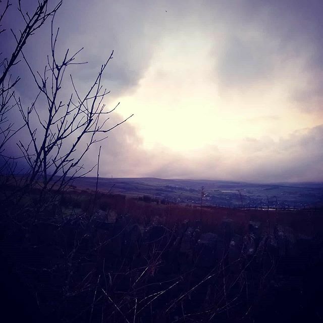antrbennett's tweet photo. The sun sets as we prepare to start the longest night of the year. And, as our evening prayer rises before us, let's pray with one heart and mind. #thoughtsfromswallowbarn https://t.co/KxqiF77L7F https://t.co/xd8b9tEsoQ https://t.co/6gQB310sHo