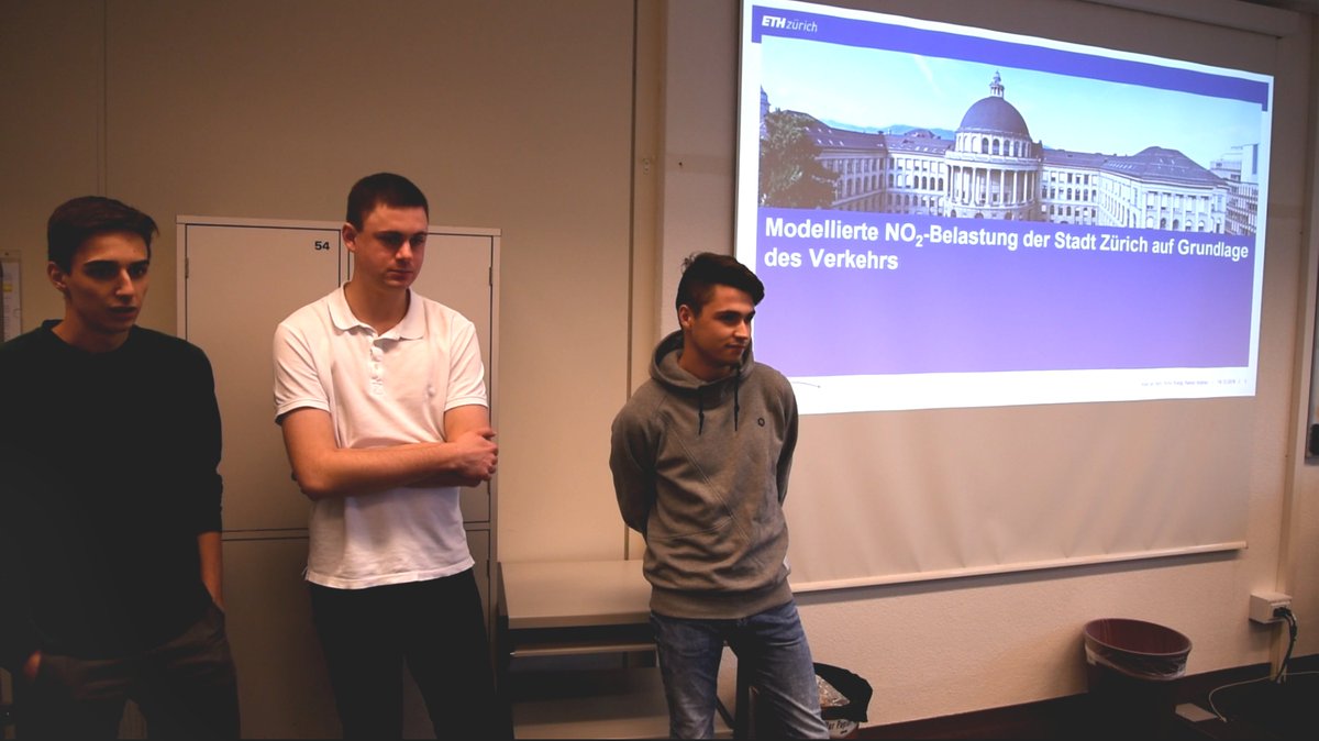 joramschito's tweet photo. NO2-Belastung in Zürich: Marcel Iten, Arno Rüegg und Ramon Widmer haben die #Stickstoffbelastung für die ganze Stadt Zürich modelliert und Gebiete identifiziert, bei denen Verkehrsverminderungsmassnahmen zu einer höheren #Wohnqualität führen könnten. #ethgis https://t.co/qSaAtw75iO
