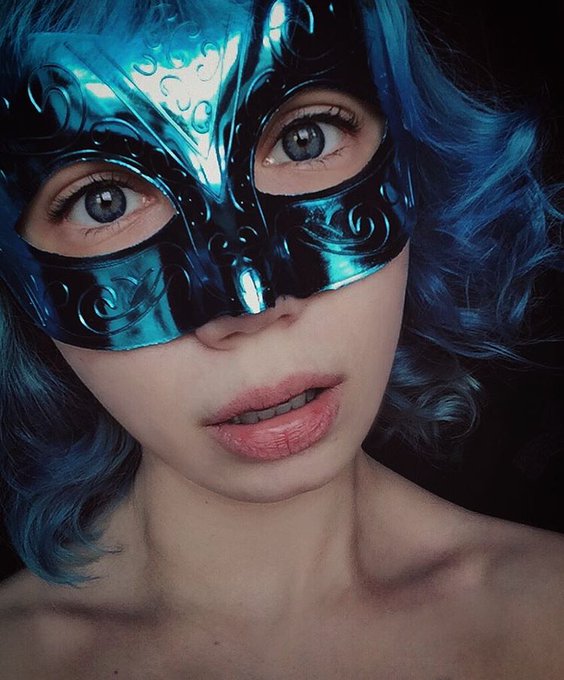 Stream in 30 minutes here: https://t.co/qaTYRo1T0Z Opening packs for the game Hearthstone 💥💥💥  Waiting<a href="/tag/stream"class="tags"><span>#stream</span></a><a href="/tag/twitch"class="tags"><span>#twitch</span></a><a href="/tag/hearthstone"class="tags"><span>#hearthstone</span></a><a href="/tag/kiraroller"class="tags"><span>#kiraroller</span></a>