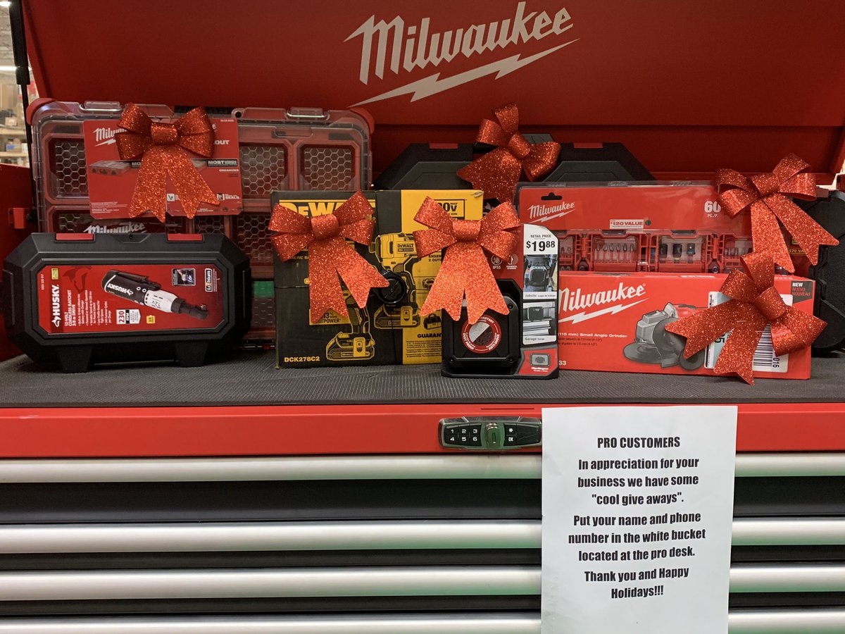 2202 Pro Christmas Party, Happy Holidays!!! <a href="/hovester577/">Bruce Hovey</a> <a href="/HinckJ/">Mike Hinck</a> @AidaWinters18 <a href="/KooimanKristi/">Kristi Kooiman</a>