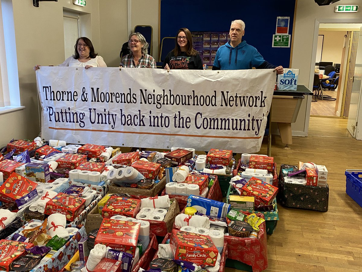 NetworkDN8's tweet photo. Busy making festive hampers all delivered today. Thank you to @eastareateam for helping deliver the hampers. Merry Christmas everyone 🎄🎅🏻🤶🏻☃️@MrsAKnott @SusanJDurant @Mark76505880 @Craig_doncaster @Melv_Wake @AlanLovesLeeds @syptweet @SYFR @MyDoncaster @Ed_Miliband @diveron50 https://t.co/4qnaVUiuSY