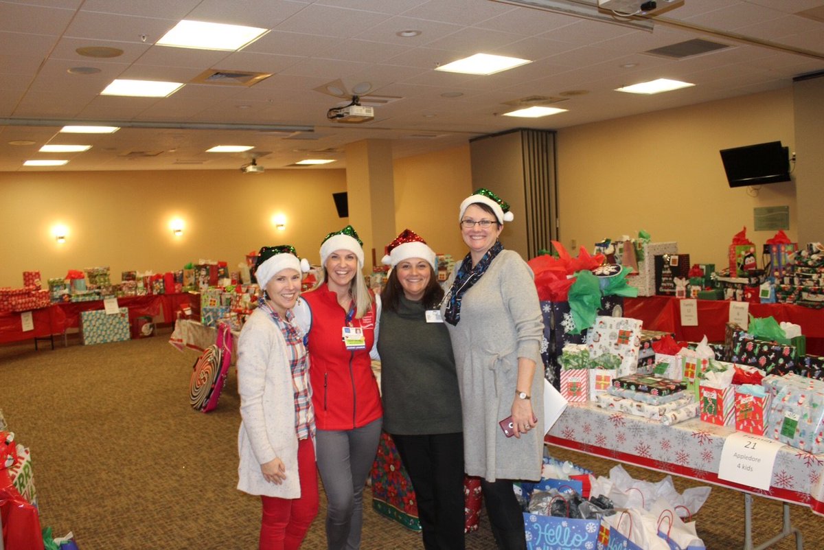 DAClifePRH's tweet photo. A Happy Holiday Season here at @PortsmouthReg 21 Families in need adopted, Santa Visit, Holiday Sweaters and more! #Portsmouthproud @HCAhealthcare https://t.co/mjvOWg4f8P