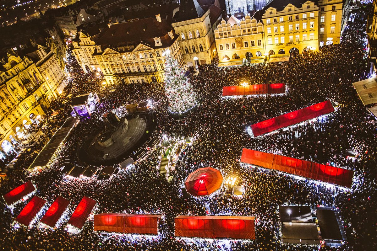 SevenDaysPrague's tweet photo. Discover the Czech Christmas spirit on our stunning Christmas markets at Old Town Square! 🎄🎄 #prague #hotelsevendays #christmas #local https://t.co/nsogDW7KqL