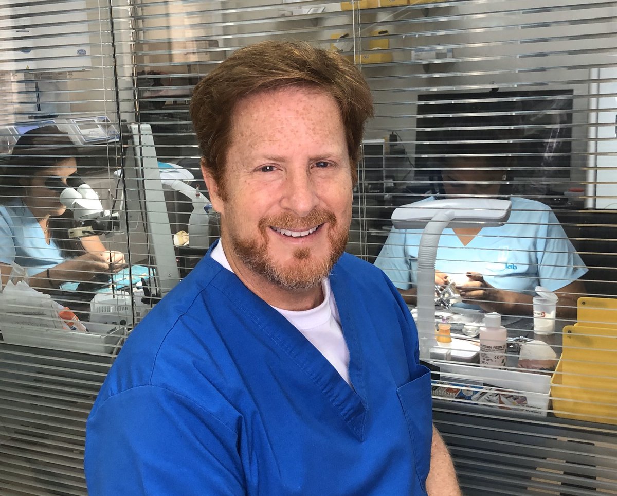 SonrisaSeif's tweet photo. Volvemos el próximo año con ganas de seguir creando hermosas y sanas sonrisas!. Atrás mis manos derechas del laboratorio SMILELAB. 

#laboratorio #smilelab #labdental #odontologia #consultoriodental #equipodetrabajo #caracas #esteticadental https://t.co/6dMLY2GzlN