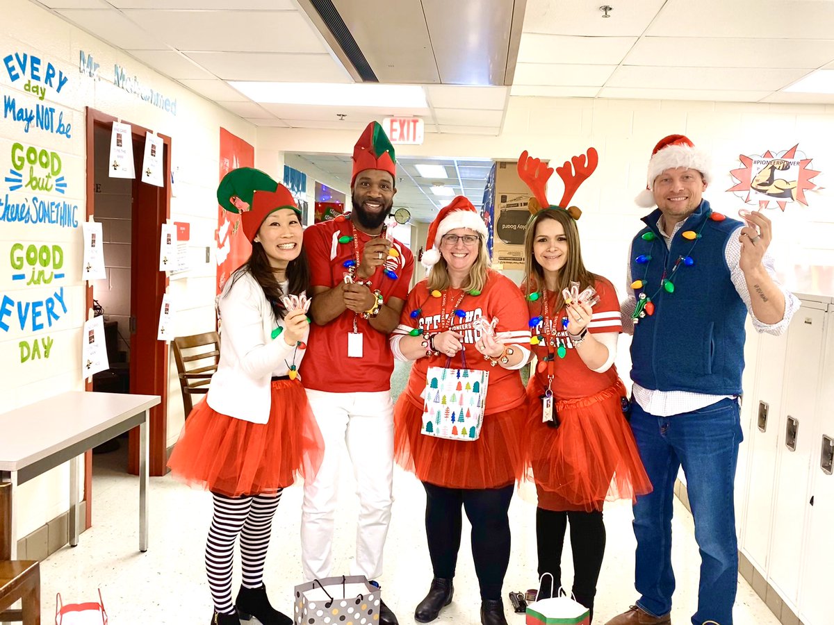 finnegan54321's tweet photo. Bring some HOLIDAY CHEER to our 1100+ students today!! #deliveringcandycanes #oneSTUDENTatAtime @SterlingMiddle1 @PrincipalMizell @BarhamElena @GiulianaJ_Lewis https://t.co/nkUh3Hl2iH