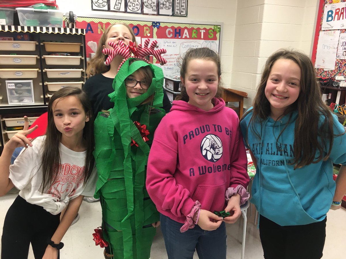Holiday party fun! ⁦<a href="/RoundHillES/">Round Hill Elem</a>⁩