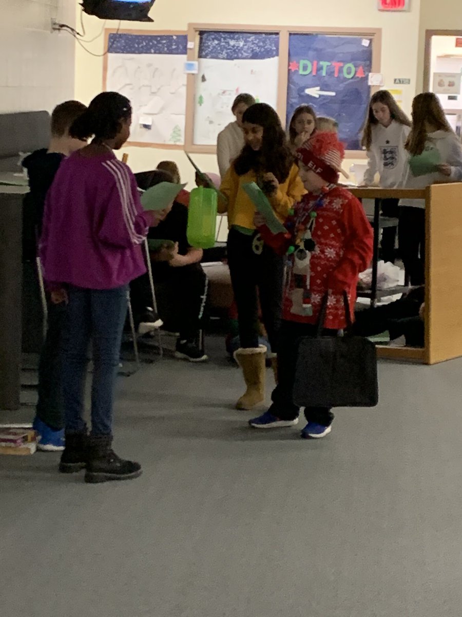 hollyherrera14's tweet photo. Team 6-1 winter plays were a success! We have many future actors!@MrsHarveyCRONE @CroneSchool @Lantz204 @smid_peggy https://t.co/EbwdnsGPJC